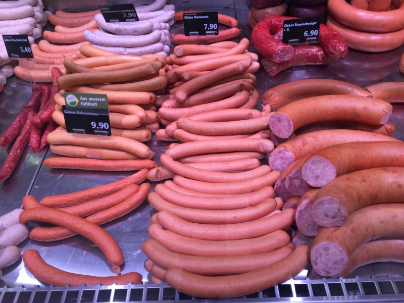 charcuterie-CONSEGUDES-min_sausages_meat_butchery-1069321